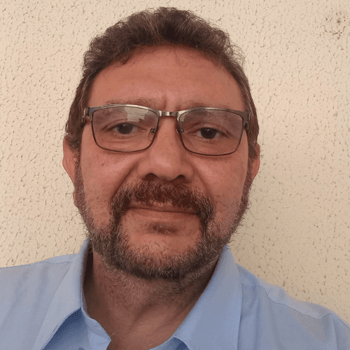 Dr. Emerson Chaves